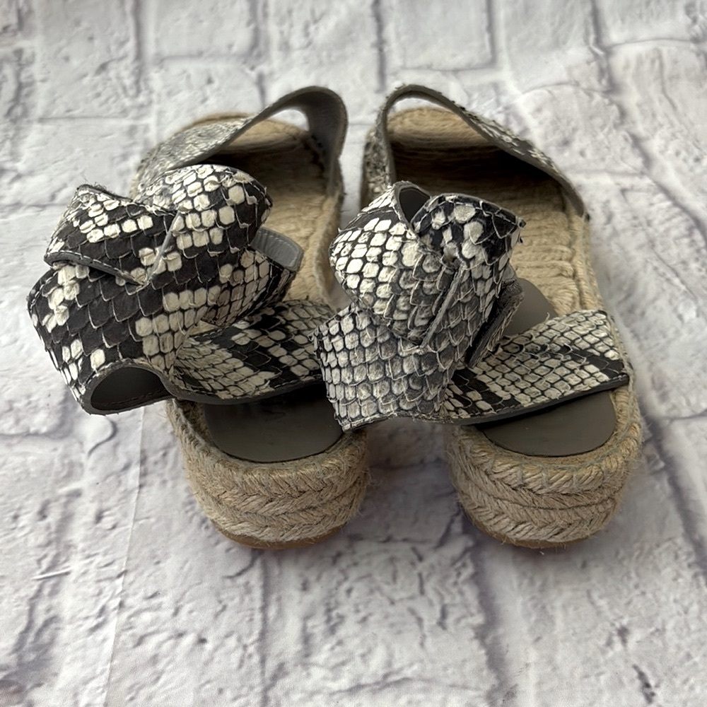 🔵”LIKE NEW” VINCE Snakeskin Espadrille Velcro Ankle Strap Sandal - Picture 4 of 10